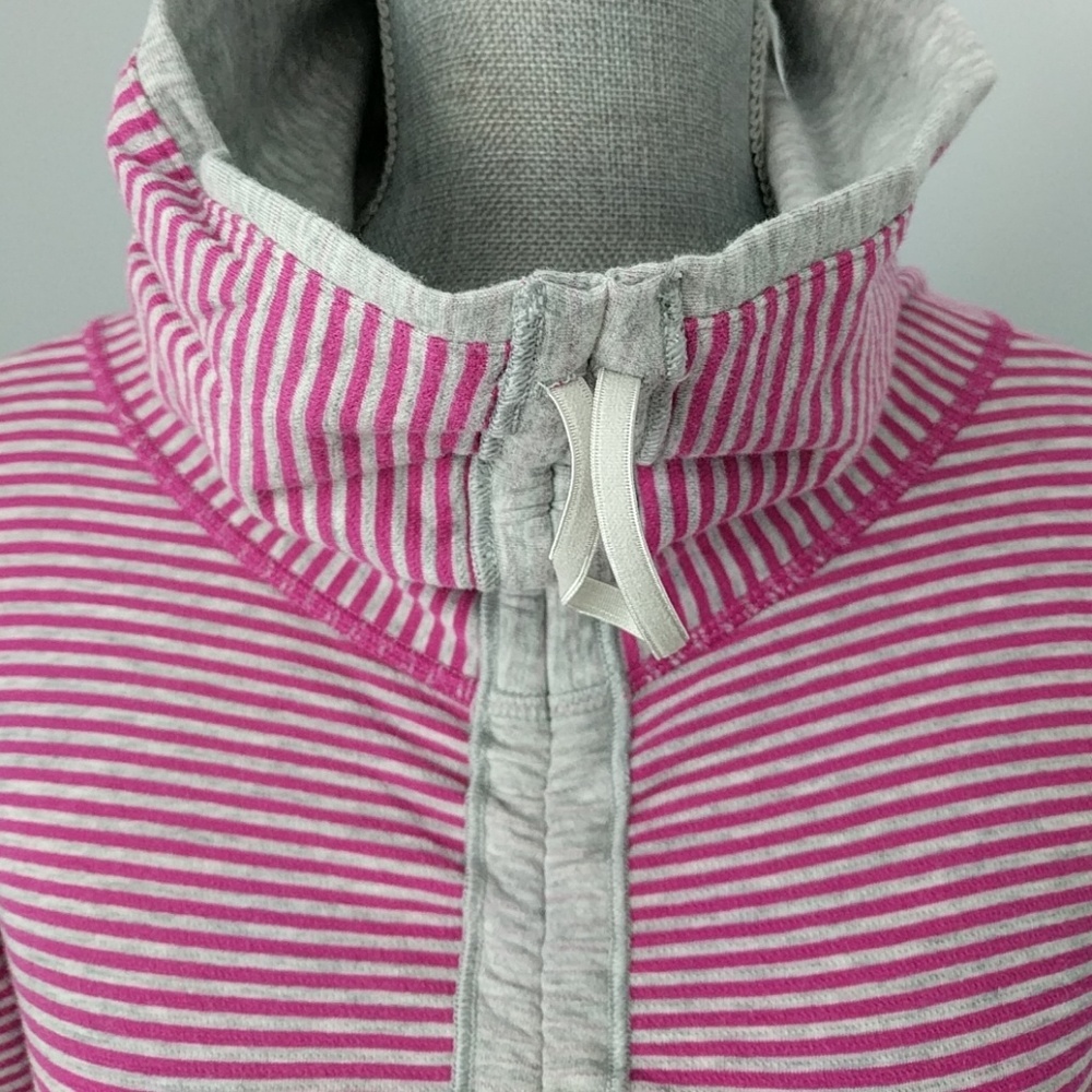 Lululemon In A Cinch Long Sleeve Tee Sweatshirt